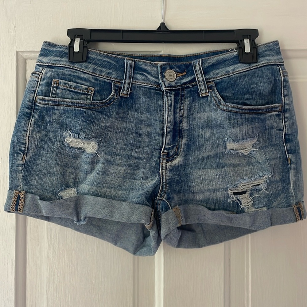 So low rise shortie jean shorts!